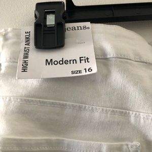 Size 16 white jeans with a little bit of stretch new with tags